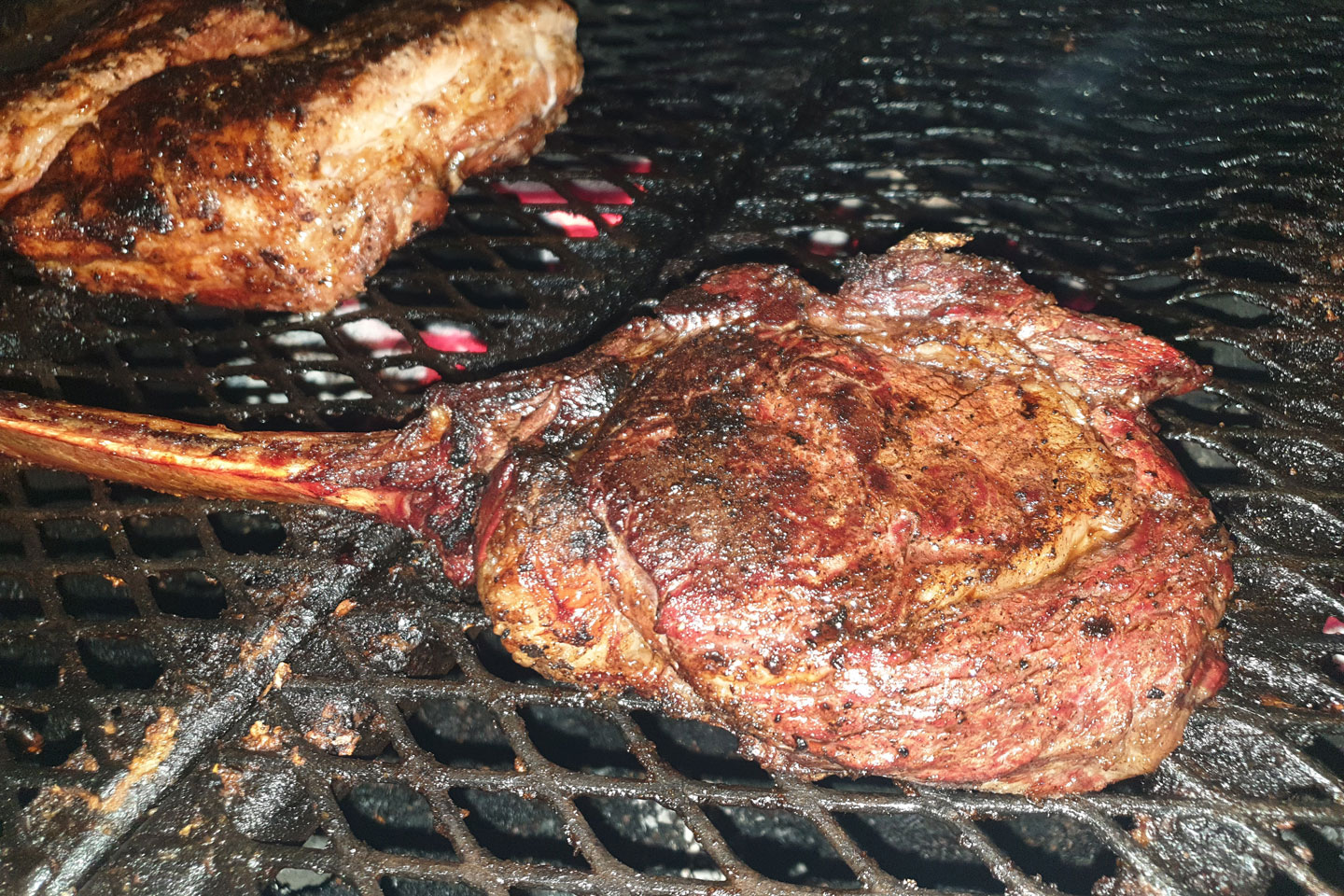 Eating out in Austria Mallnitz Tomahawk-steak Eating out in Austria Mallnitz Tomahawk-steak